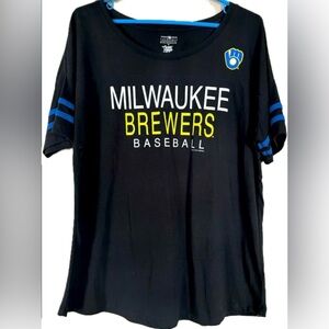 Milwaukee Brewers Baseball T-Shirt. Women’s size Large. Excellent condition.